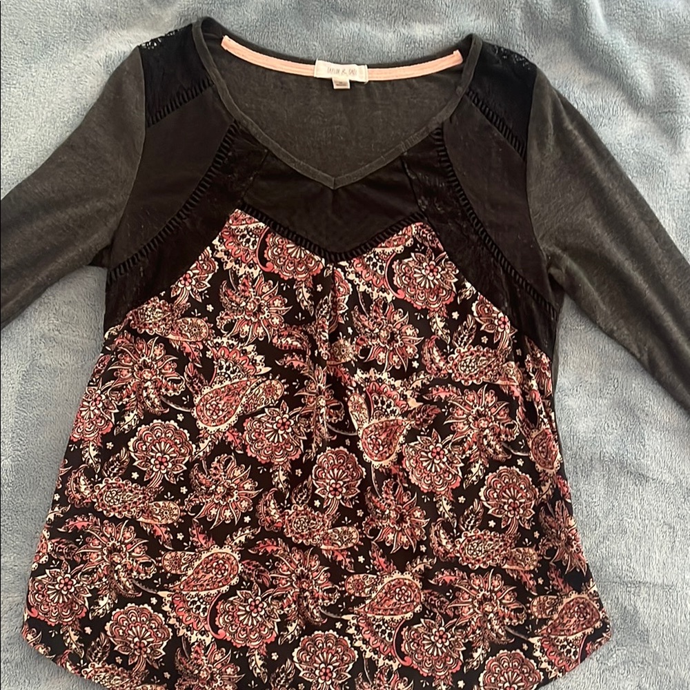 5For$15 Taylor & Sage Black and Pink Graphic 3/4 Sleeve Blouse